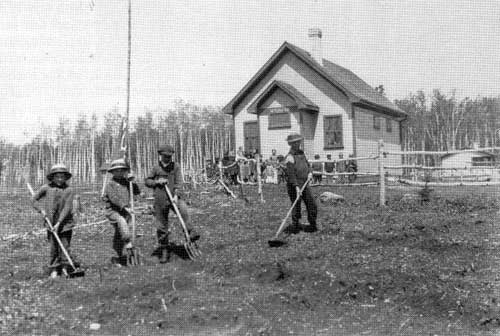 Students working in the garden at Poplar Point School, circa 1910.