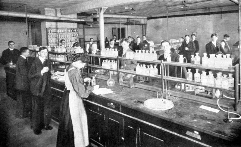 Junior chemical laboratory, circa 1909. University of Manitoba Calendar, 1909-10, page 98.