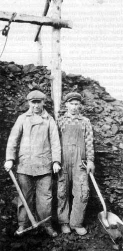 Workers at the Nestibo coal mine, circa 1933
