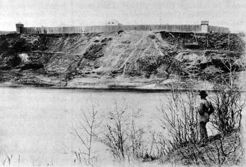 Fort Edmonton, 1872. Rae and his men reached the HBC post on the North Saskatchewan on 28 July 1864.