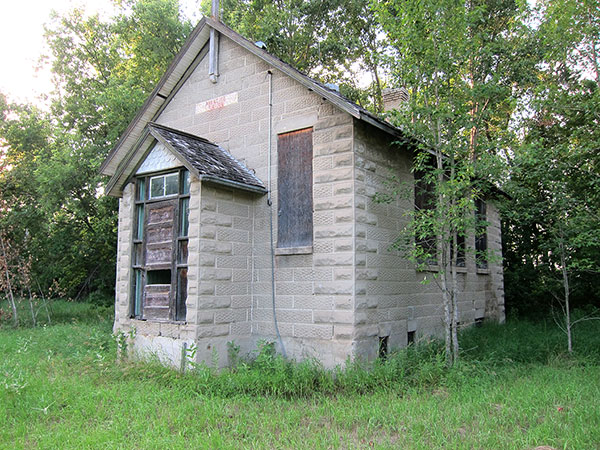 Ayr School in the RM of Lansdowne was built in 1908 of locallymanufactured concrete blocks.