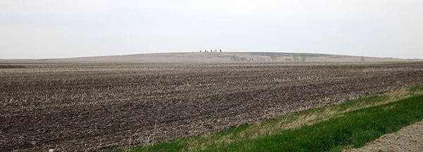 Star Mound School, a museum in the RM of Louise, stands atop Nebogwawin Butte from which one gets a panoramic view of the surrounding prairie. Once an important Aboriginal village site, it was abandoned by the time of a 1738 visit by La Vérendrye.