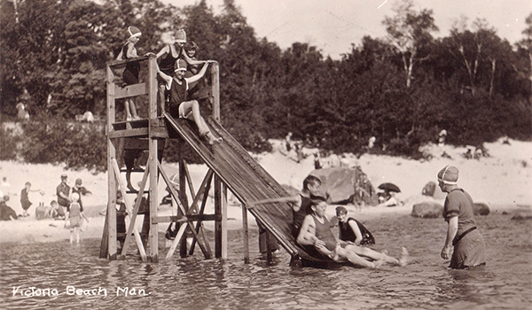 Postcard of the Patricia Beach slide, 1920s.
