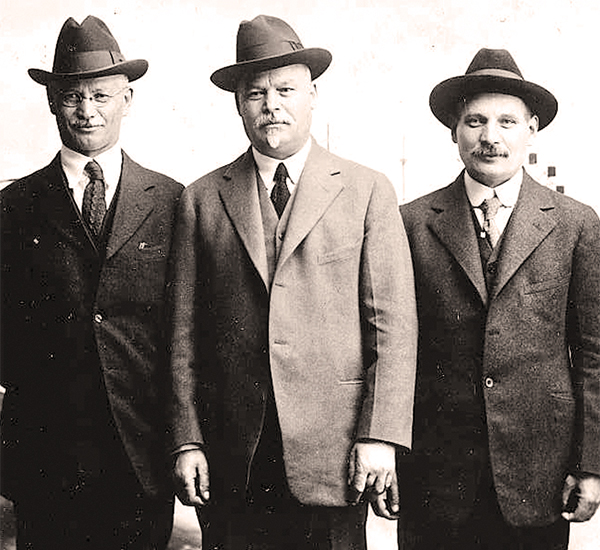 Sam Rosner (1870–1952), centre, became a prominent businessman and Mayor at Plum Coulee before he moved to Winnipeg. One of his six daughters married Samuel Bronfman, who later created a business empire.