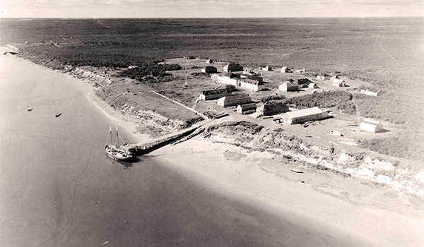 An aerial view of York Factory in 1926. By the early decades of the 20th century, York had a minor role in the subarctic fur trade. Only a handful of permanent servants remained while the number of Omushkego Cree families who visited and provisioned the post declined dramatically.