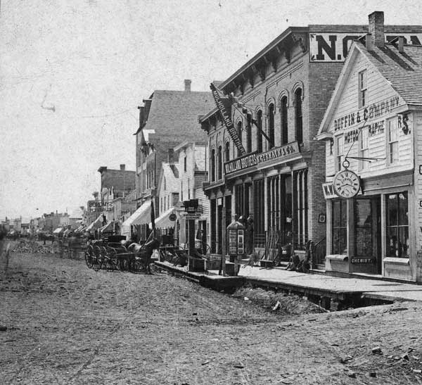 View of the Duffin photography studio on Winnipeg’s Main Street, late 1870s.