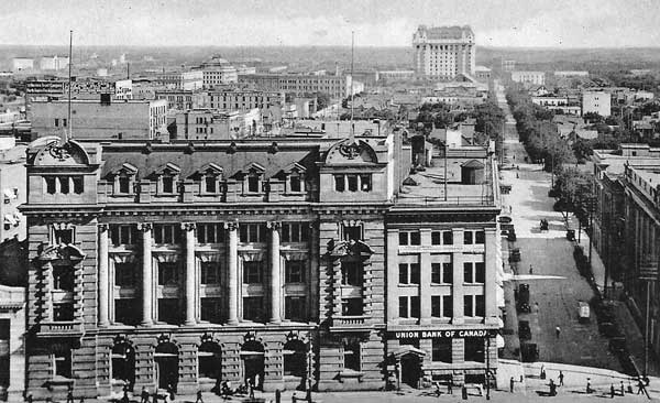 Postcard view of the Winnipeg Post Office