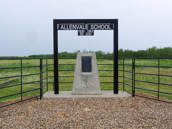 Allenvale School commemorative monument