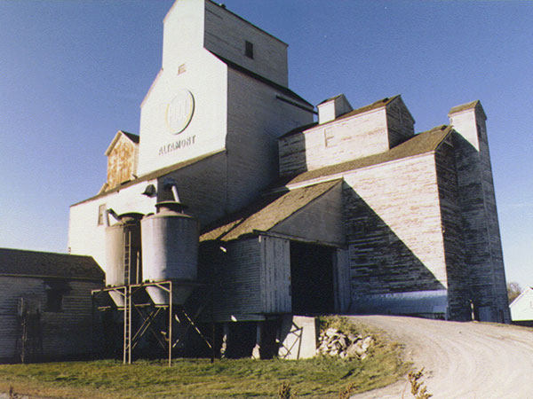 The former Manitoba Pool grain elevator at Altamont