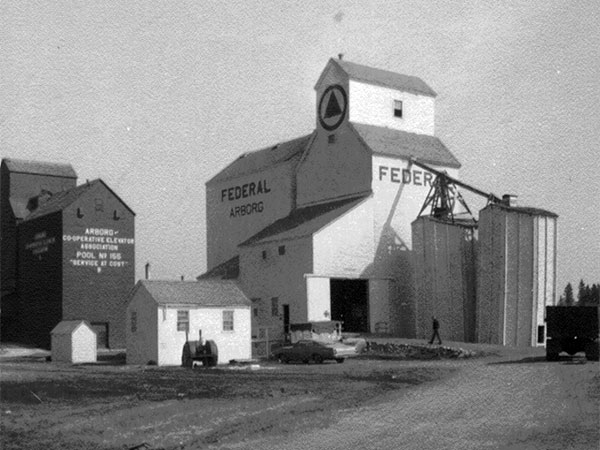 Federal grain elevator at Arborg with Pool B at left