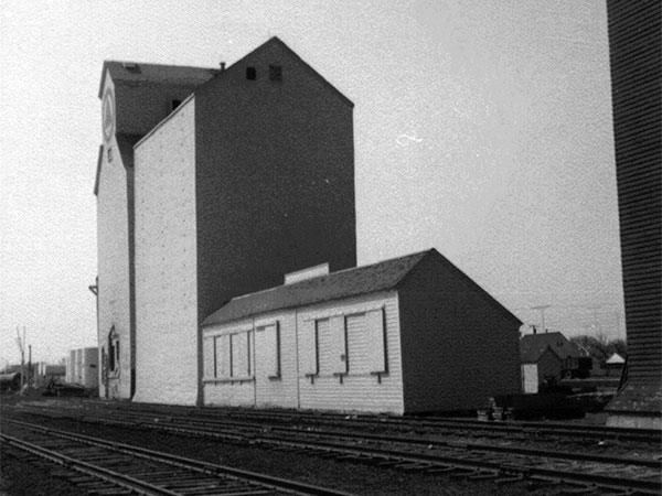 Federal grain elevator at Arborg with Pool B at right