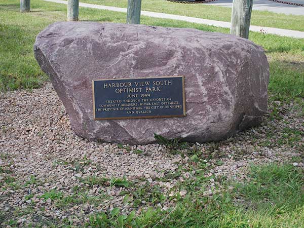 Commemorative plaque for Harbour View South Optimist Park