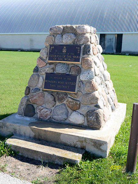 Ashern pioneers commemorative monument