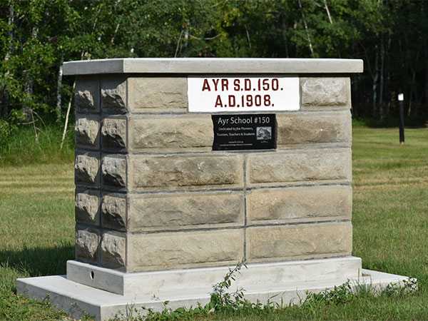 Ayr School commemorative monument at Mekiwin Cemetery