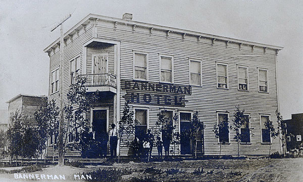 Postcard view of Bannerman Hotel