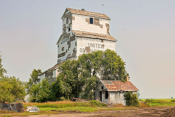 United Grain Growers grain elevator at Barnsley