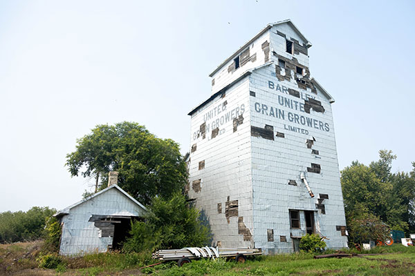 United Grain Growers grain elevator at Barnsley