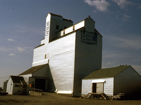 United Grain Growers grain elevator at Belmont