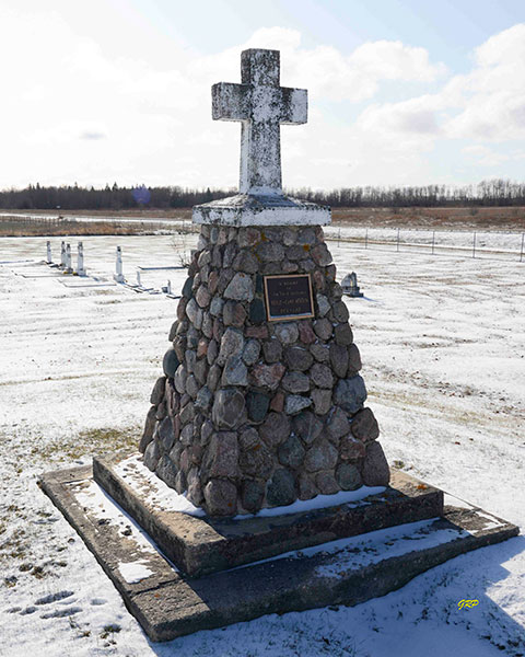Settler monument in St. Peter and Pauls Cemetery