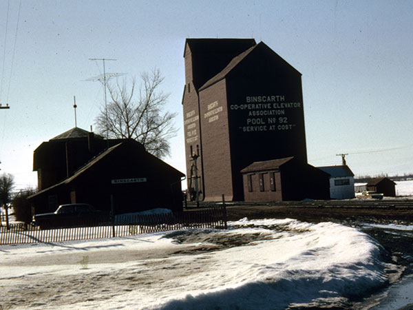 Manitoba Pool grain elevator at Binscarth