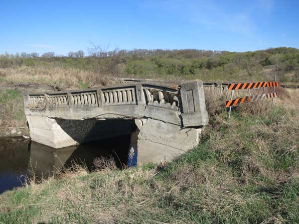 Concrete beam bridge #126 over the Oak River near Bradwardine