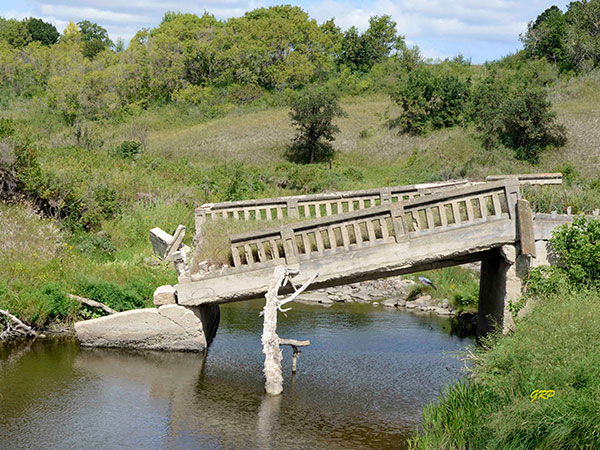 Concrete beam bridge #126 over the Oak River near Bradwardine