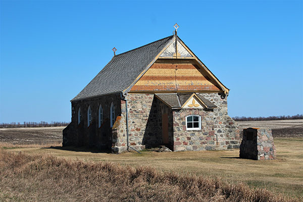 Breadalbane Presbyterian Church and commemorative monument
