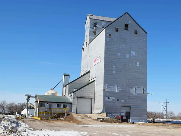 Besco grain elevator at Brunkild