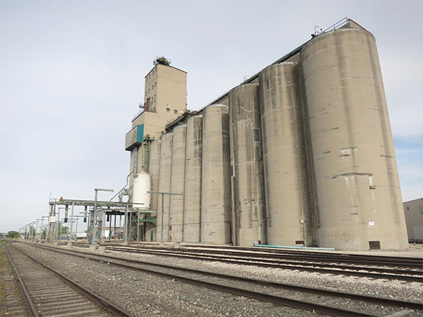 Former Canada Malting grain elevator and malthouse at Winnipeg