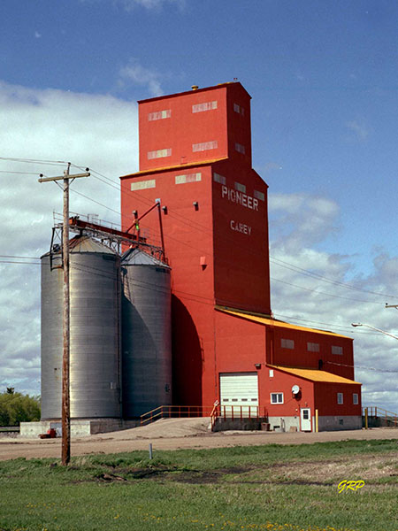 Pioneer grain elevator at Carey