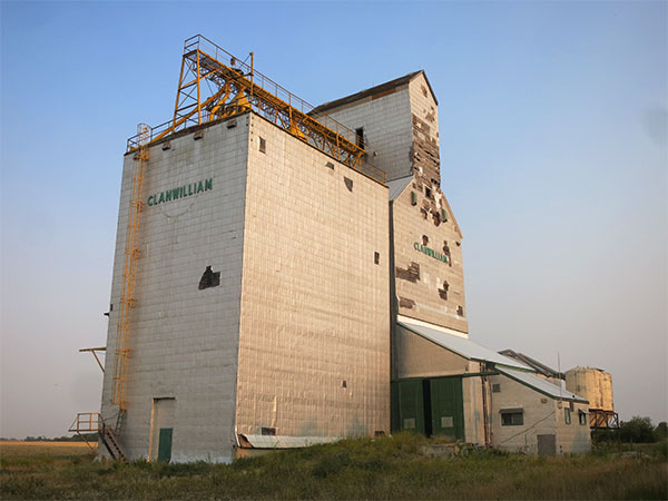 The former Manitoba Pool grain elevator at Clanwilliam