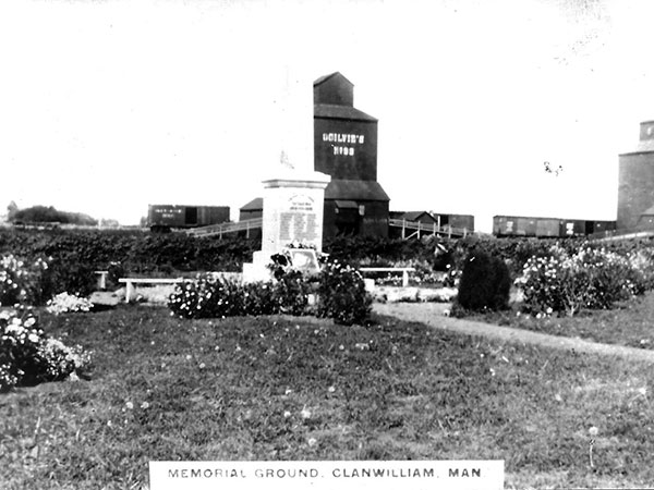 Postcard view of the Clanwilliam War Memorial