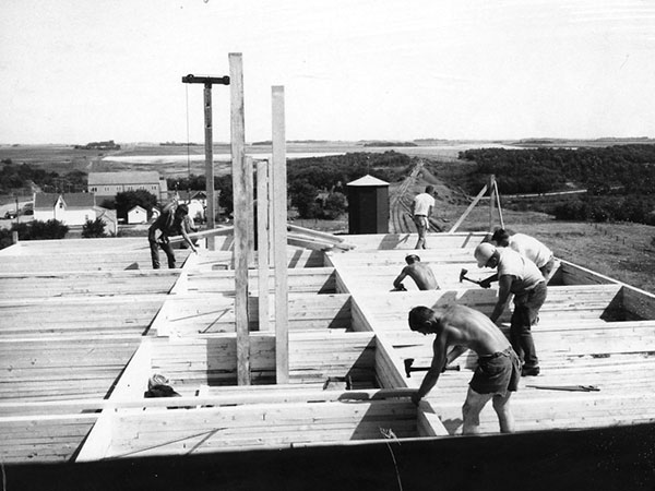 Construction of crib annex beside Manitoba Pool grain elevator at Clearwater