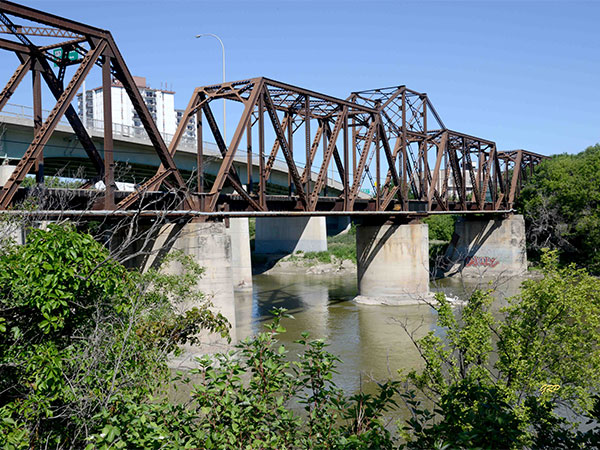 The former CNR Oak Point Subdivision railway bridge