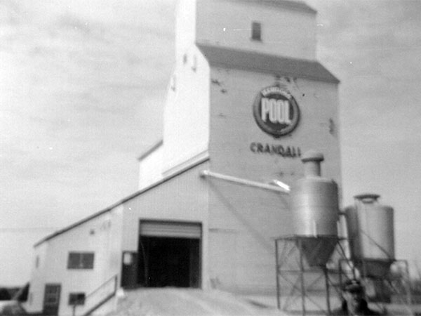 Manitoba Pool grain elevator at Crandall