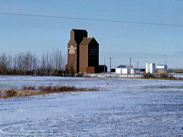Manitoba Pool grain elevator and crib annex at Croll