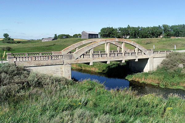 Concrete bowstring arch bridge no. 503 near Crystal City