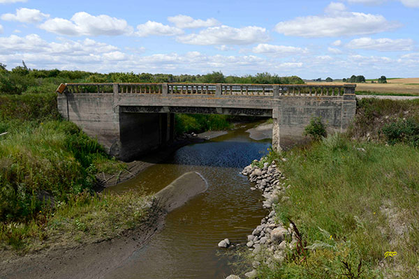 Concrete beam bridge #826 over the Oak River