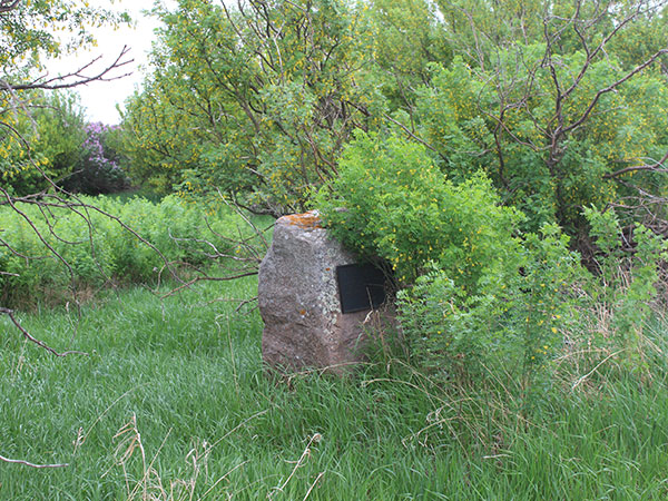 Dand School commemorative monument