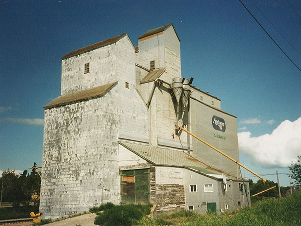 Former Manitoba Pool grain elevator at Darlingford