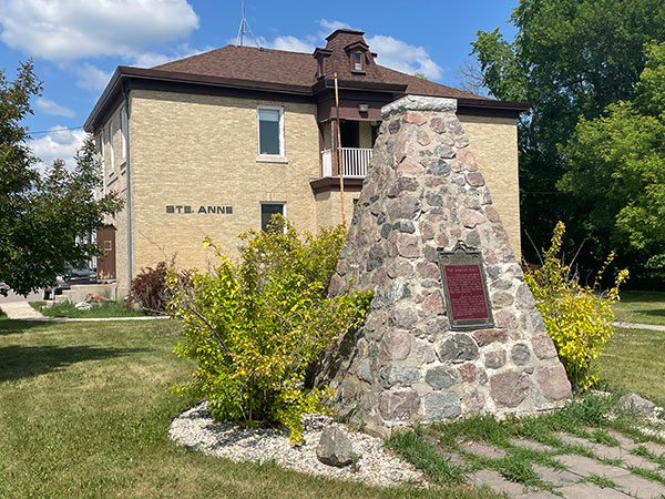 Dawson Road commemorative monument