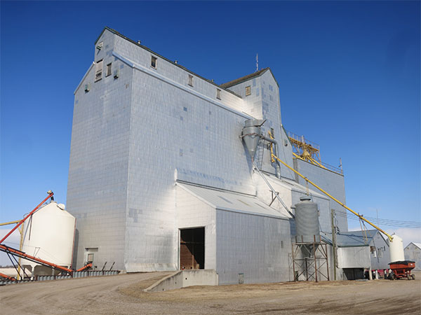 Former Manitoba Pool grain elevator at Deloraine