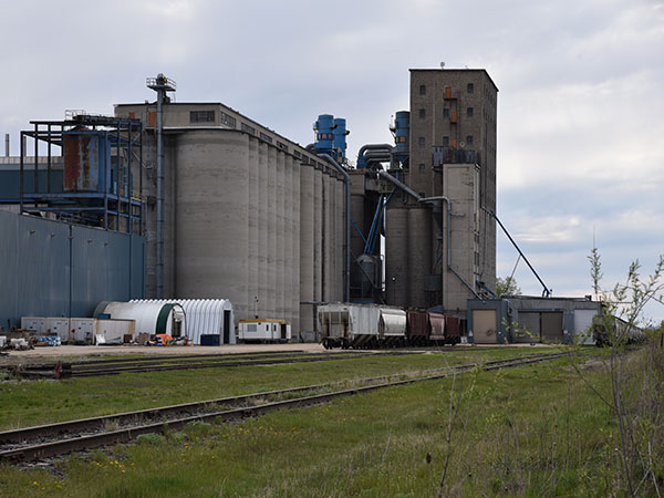 Dominion Malting grain elevator and malthouse at Winnipeg
