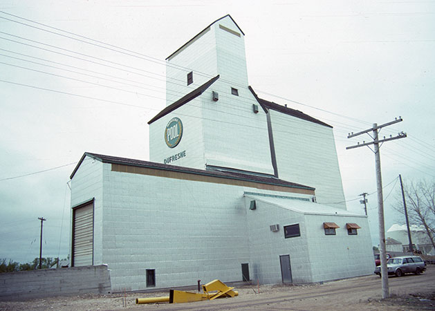 Manitoba Pool grain elevator at Dufresne