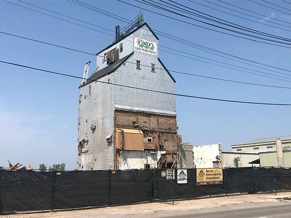 Eastman Feeds grain elevator being demolished