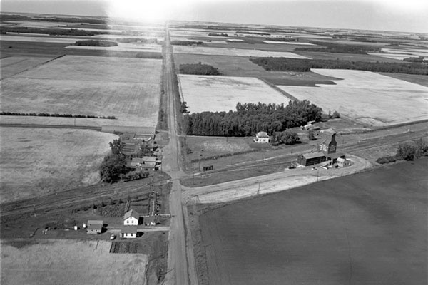 Aerial view of the Manitoba Pool grain elevator at Edwin