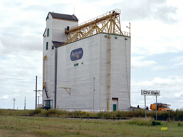 Agricore grain elevator at Elgin