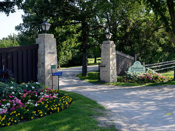 Entrance to the Elmhurst Golf and Country Club