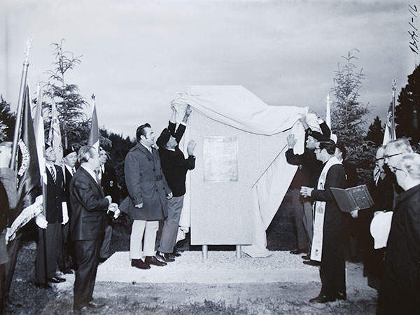 First Poles monument unveiled by Hon. Ben Hanuschak