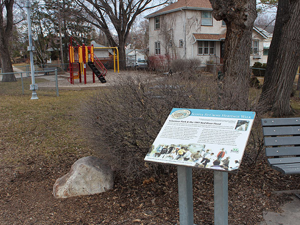 Volunteer Park and 1997 Red River Flood commemorative sign